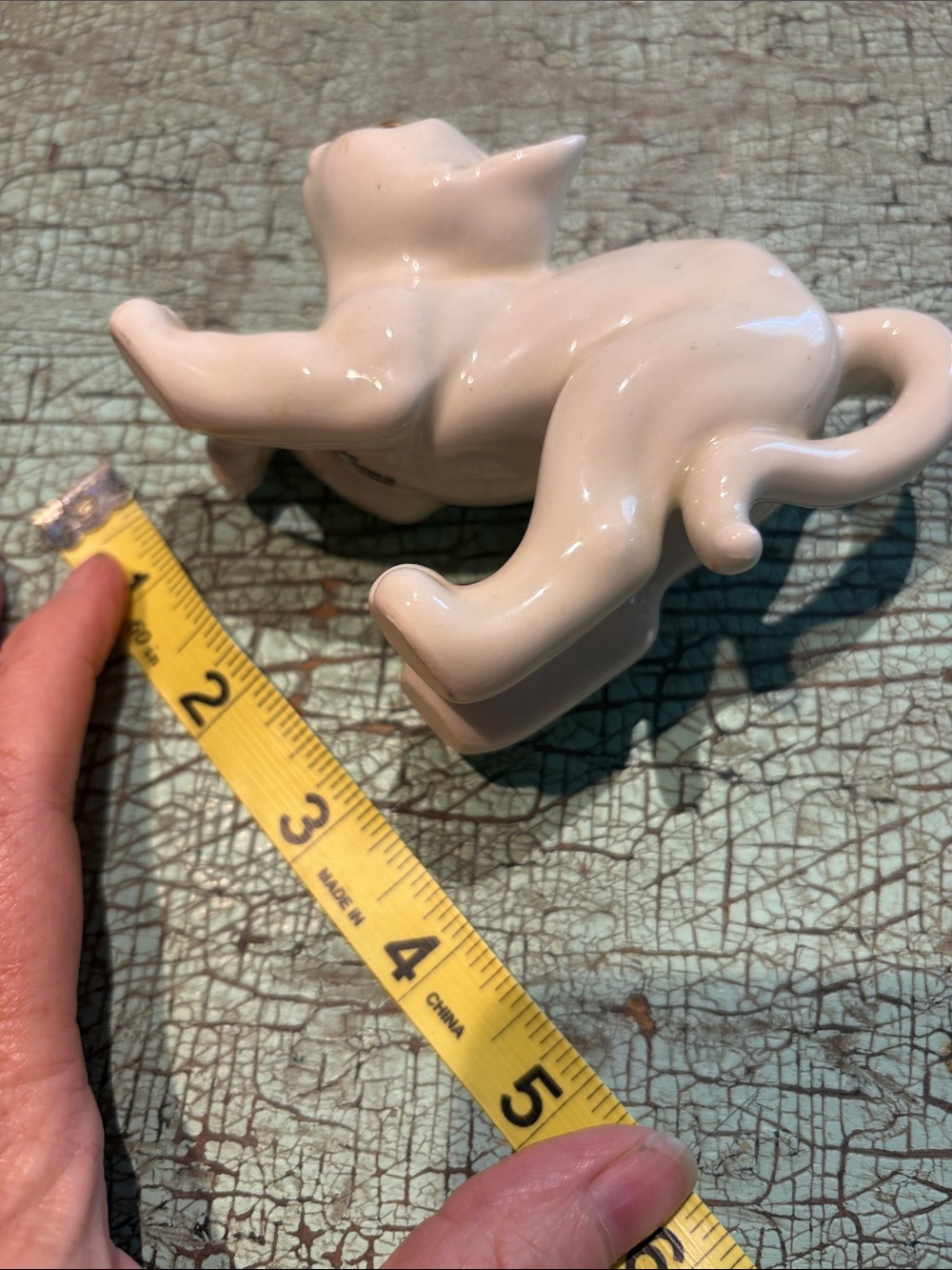 Vintage White Ceramic Cat Figurine Amber Eyes Stretching Arched Back - Picture 5 of 6